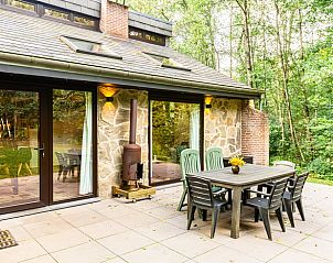 Luchtfoto van Huisje in Durbuy, Izier, omgeven door weelderige natuur in de Ardennen, Luxemburg, Belgi.
