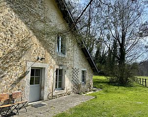 Le Bocard vakantiehuis in Florenville, Ardennen, Belgi met rustiek terras en groene omgeving.