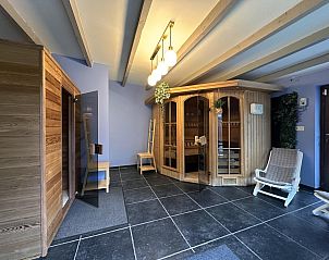 Ontspannen in de luxe sauna van Ry de Belle Rose, een vakantiehuis in Grupont, Ardennen, Belgi, omgeven door rustgevende natuur.