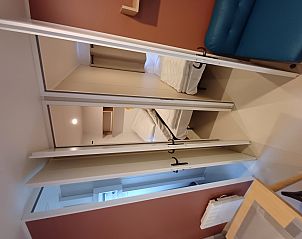 Slaapkamer in Cottage vakantiehuis, La Roche-en-Ardenne, Ardennen, met moderne inrichting en comfortabele bedden.