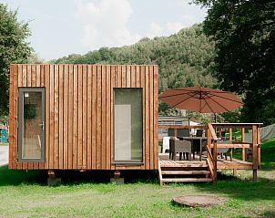 Eco Lodge MOBIWOOD in La Roche-en-Ardenne, een charmante glamping lodge met terras omringd door de natuur van de Ardennen in Belgi.