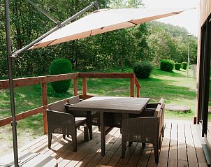 Ontspan op het terras van Eco Lodge MOBIWOOD in La Roche-en-Ardenne, geniet van de rustgevende natuur van de Ardennen in Belgi.