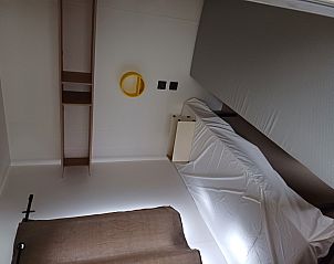 Slaapkamer in Cottage IRM, een vakantiehuis in La Roche-en-Ardenne, Ardennen, Belgi, met moderne inrichting en rustgevende sfeer.