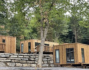 Ecolodge l 2 Slaapkamers, huisdiervriendelijk vakantiehuis in Bouillon, Ardennen, Belgi, omringd door weelderige natuur en rustieke charme.