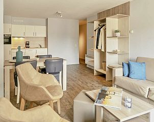 Open keuken en eetruimte in Studio met stadszicht | 4p, Blankenberge, Belgische kust, ideaal voor gezinsmaaltijden.