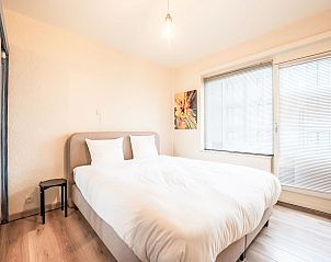 Attraktives Schlafzimmer im Apartment Bella I mit Hafenblick und Parkplatz in Blankenberge an der belgischen Kste.