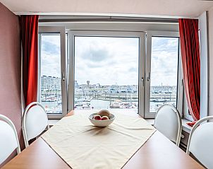Genieen Sie den Hafenblick vom Apartment Bella I mit Parkplatz in Blankenberge an der belgischen Kste, ideal fr einen entspannten Aufenthalt.