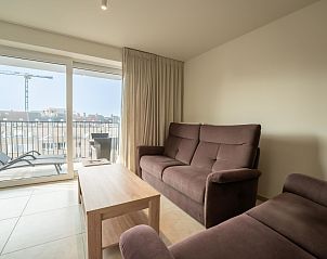 Die Wohnung Richard I in Blankenberge bietet ein gemtliches Wohnzimmer mit Balkon und Blick auf die Stadt an der belgischen Kste.