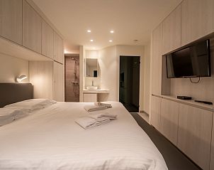 Luxurises Schlafzimmer im Apartment Bella II, Blankenberge, belgische Kste, mit moderner Einrichtung und komfortablen Annehmlichkeiten.