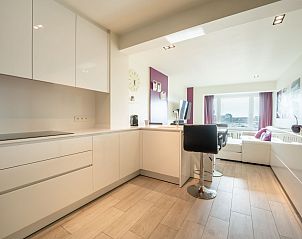 Stilvolle Einrichtung des Appartements Bella II mit Blick auf den Hafen in Blankenberge, belgische Kste, moderne Ferienunterkunft.