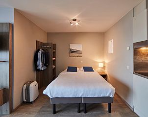 Comfortabele slaapkamer in Familiesuite met zeezicht, Blankenberge, Belgische kust, met moderne inrichting.