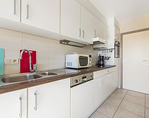 Moderne keuken in vakantiehuis Dunepanne - 0502, Blankenberge, Belgische kust met complete apparatuur en stijlvolle inrichting.