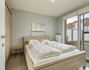 Attractive bedroom in vacation home Prinsenlaan - VER1, Blankenberge, Belgian coast, overlooking the terrace and lots of natural light.