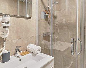 Moderne badkamer in Suite met zeezicht, vakantiehuis voor 4 personen in Blankenberge, Belgische kust, met luxe voorzieningen.