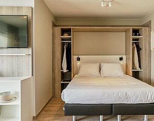 Gezellige slaapkamer in Familiesuite met zeezicht, Blankenberge, Belgische kust. Comfortabel verblijf voor 2 volwassenen en 2 kinderen.