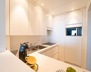 Moderne Kche im Apartment Seaview Getaway Belgium, Blankenberge, belgische Kste, ideal fr einen entspannten Aufenthalt am Meer.