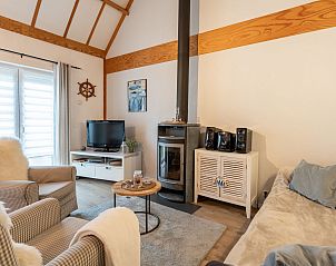 Gemtliches Wohnzimmer im Ferienhaus Strandhuis, Bredene, belgische Kste, mit komfortabler Sitzecke und moderner Einrichtung zum Entspannen.