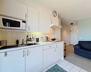 Moderne keuken in Appartement Blutsyde - Deauville, Bredene, Belgische kust, ideaal vakantieverblijf met zwembad voor een ontspannen verblijf.