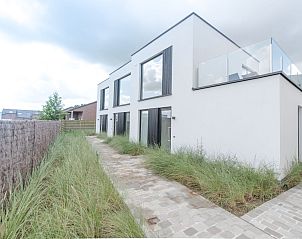 Modern vacation home Bredunepark in Bredene, Belgian coast, with sleek design and green surroundings for a relaxing stay.
