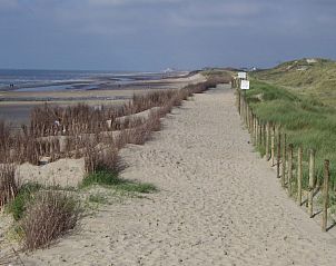 Sandy path along the coast near Holiday Home Duinhoevelaan, Bredene-aan-Zee, ideal for walks and nature experiences.