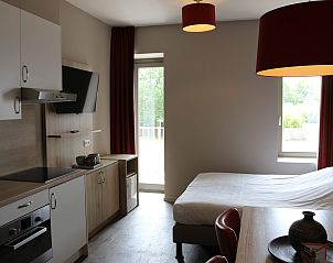 Gezellige binnenruimte van Studio | 4 Personen in Middelkerke, Belgische kust, met moderne keuken en comfortabel slaapgedeelte.