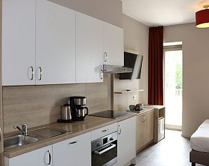 Moderne keuken in Studio | 4 Personen, vakantiehuis in Middelkerke aan de Belgische kust, met lichte inrichting en comfortabele voorzieningen.