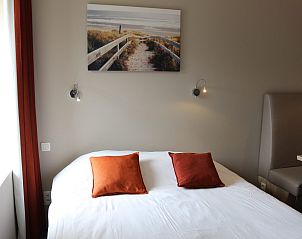 Gezellige slaapkamer in Studio | 4 Personen, Middelkerke aan de Belgische kust, met stranddecor en comfortabele tweepersoonsbed.