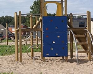 Speeltoestellen voor kinderen bij Zee en Polder nr.1 vakantiehuis, Westende, Belgische kust, ideaal voor gezinnen.