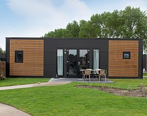 Wood Lodge mit Klimaanlage in Nieuwpoort, belgische Kste, modernes Ferienhaus mit Terrasse und grner Umgebung.
