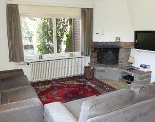Comfortable living room with fireplace in Villa Asteria, vacation home in Koksijde Sint-Idesbald.