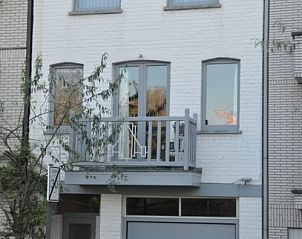 Vorderseite der Wohnung Vrij en Blij in Aan zee, belgische Kste, mit Balkon.