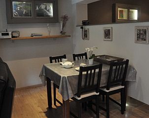 Gemtliche Essecke in der Wohnung Free and Happy, ideal fr Familienabende an der Kste.