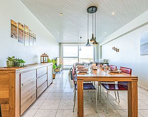 Stylish dining room in Apartment Trondjhem with seaview, Zeebrugge, Belgian coast, with sea view and modern furnishings.