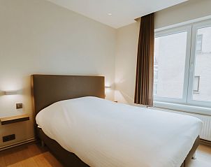 Attraktives Schlafzimmer im Apartment Goethe, De Haan, belgische Kste, mit bequemem Bett und natrlichem Licht fr optimale Entspannung.
