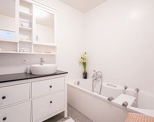 Stilvolles Badezimmer im Appartement Lucette ruhig, aber zentral gelegen in De Haan an der belgischen Kste, mit modernen Annehmlichkeiten und ruhiger Atmosphre.