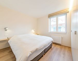 Schlafzimmer im Apartment Wanderlust mit Garage, De Haan, belgische Kste. Komfortable Unterkunft mit natrlichem Licht und moderner Einrichtung.