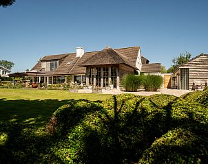 Guest house 1140110 - Holiday property Belgian Coast - Vakantiehuis Villa Rosetree with sauna and pool table