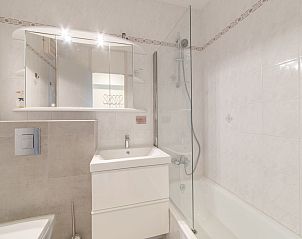 Guest house 1140116 - Apartment Belgian Coast - Appartement Maya - Parking and distant view