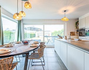 Gezellige woonkamer in Vakantiehuis Casa Pepino, De Haan, Belgische kust, met moderne inrichting en comfortabele zithoek.