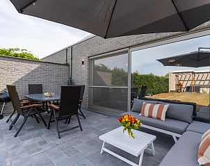 Geniet van het verfrissende zwembad bij Vakantiehuis Casa Pepino, gelegen in een rustige buurt in De Haan aan de Belgische kust.