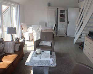 Gemtliches Wohnzimmer im Ferienhaus Ruhig gelegenes Ferienhaus in De Haan, belgische Kste, mit bequemen Mbeln und viel natrlichem Licht.