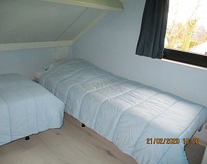 Modern bathroom in De Haan Cottage 670, vacation home in De Haan, Belgium, with double sink.