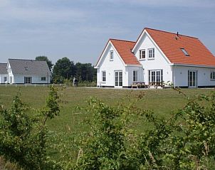 Villa Belvdre, een prachtig vakantiehuis in Breskens, Belgische kust, met ruime tuin en serene omgeving.