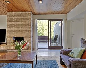 Spacious terrace overlooking nature at La Maison Fleurie in Saint Idesbald, ideal for relaxation.